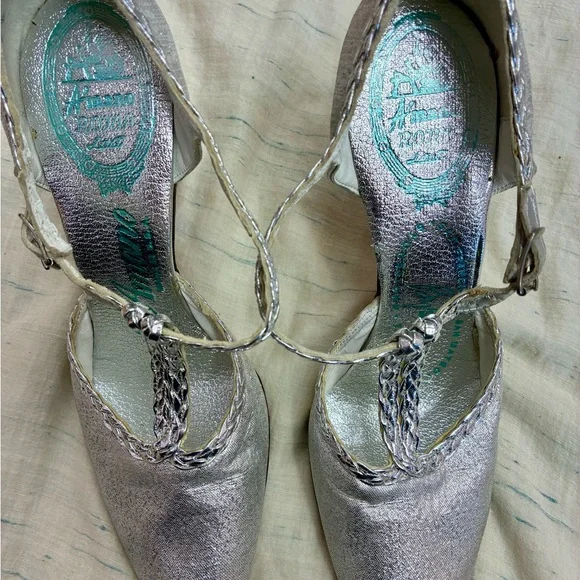Vintage Amano Silver T-Strap Heels! - Picture 5 of 8